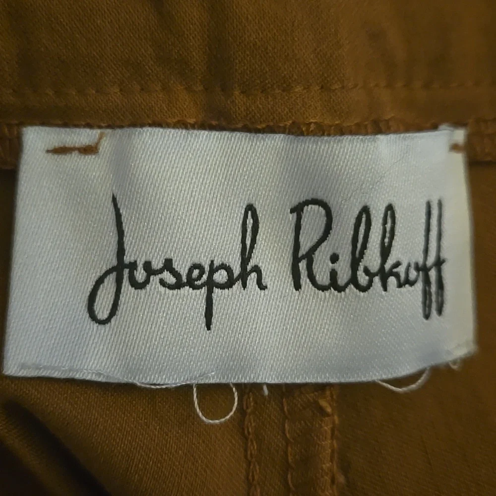 Joseph Ribkoff Tan Stretch PullOn Pant Button Trim Taper Leg Stitched Crease 12 - Picture 4 of 4